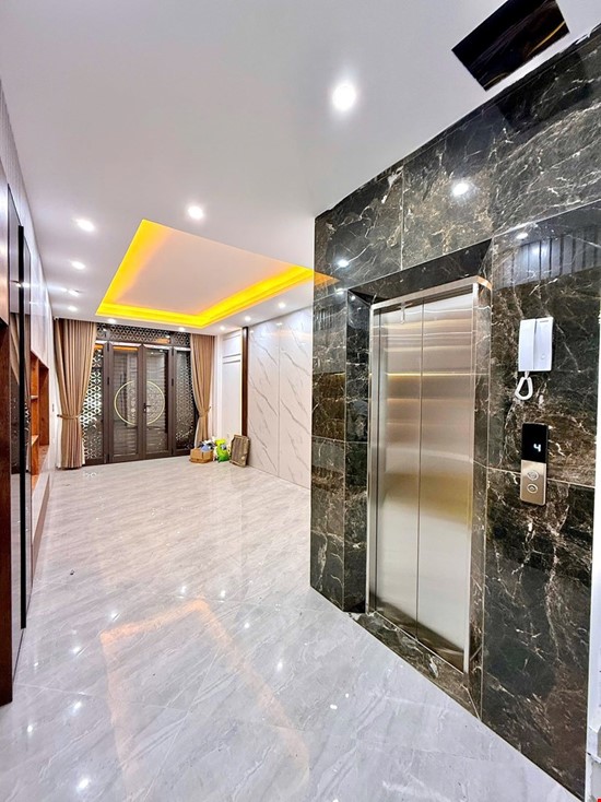 Cần bán nhà Bát Khối Long Biên 7 tầng, ô tô, nhà mới lô góc 3 mặt thoáng