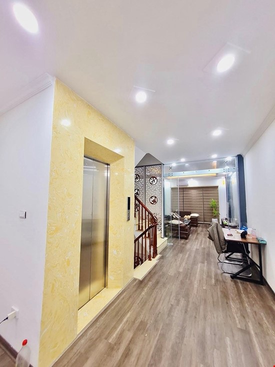 Cần bán nhà mặt ngõ Giải Phóng, quận Hoàng Mai 6 tầng thang máy