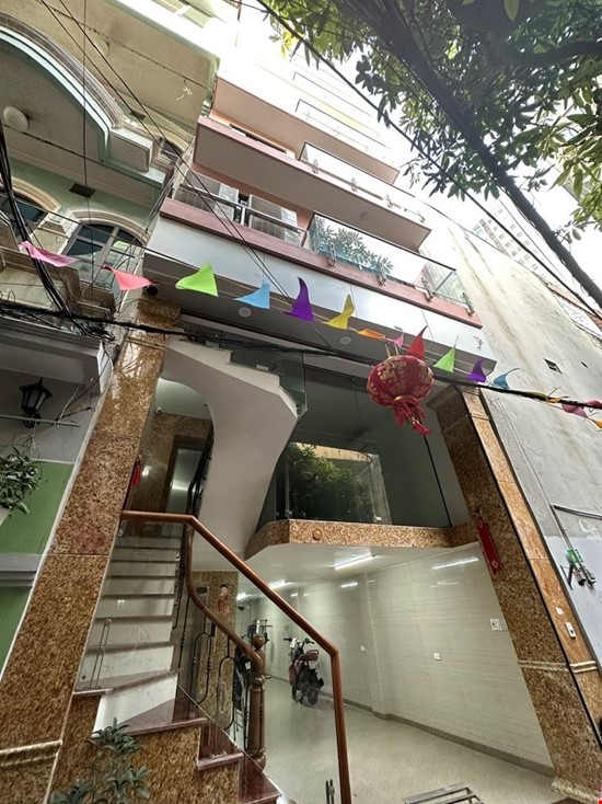 Bán 60m - 8 Tầng - 5m.Mặt Tiền.( Đường Cầu Giấy ). Ô tô Vào Nhà