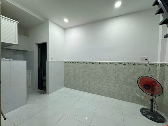 Bán nhà hẻm thông Âu Cơ, sổ hồng riêng hơn 1 tỷ