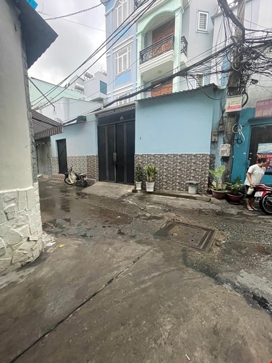 Bán nhà HXH, Lạc Long Quân, hẻm thông, 22m2 hơn 2 tỷ