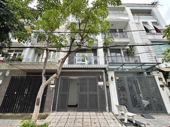 NGAY ĐẠI HỌC VĂN LANG – 100M2 – KHU ĐỒNG BỘ 4 TẦNG - CÔNG VIÊN TRƯỚC NHÀ