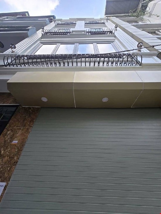 Bán nhà trần khát chân 5 tầng thang máy long lanh hai bà trưng