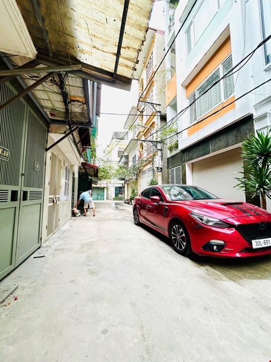 Bán nhà ngọc hồi 4 tầng long lanh phân lô ô tô tránh vào nhà ngõ thông hoàng mai