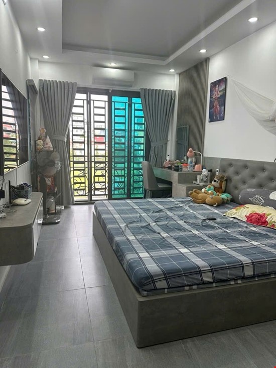 Bán nhà 5 tầng ở ngay đường hoàng mai