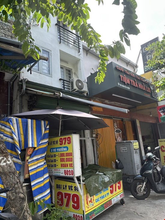 CHỈ NHỈNH 3 TỶ SỞ HỮU NHÀ MẶT TIỀN NGUYỄN KIỆM – 3 TẦNG – CÓ VỈA HÈ ĐANG KINH DOANH TỐT