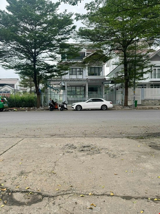 Bán Biệt Thự Quận 7 khu Nghỉ Ngơi Giải Trí P.Tân Phong dt 12,5x20m