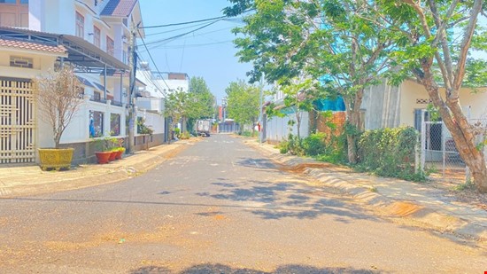 Đất 2 mặt tiền lô 90, trung tâm đức trọng, lâm đồng