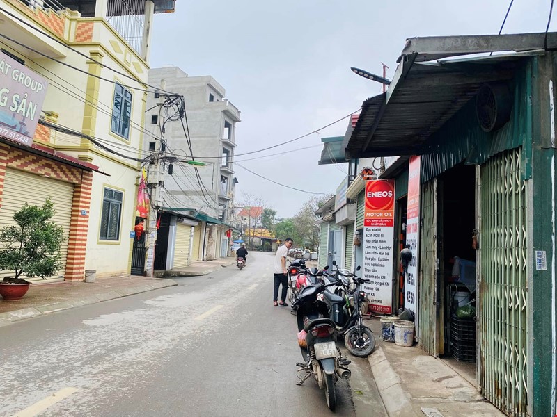 can-ban-dat-mat-pho-thuong-phuc-o-to-tranh-do-mat-tien-hon-4m-ta-thanh-oai-quan-thanh-tri-pr143711