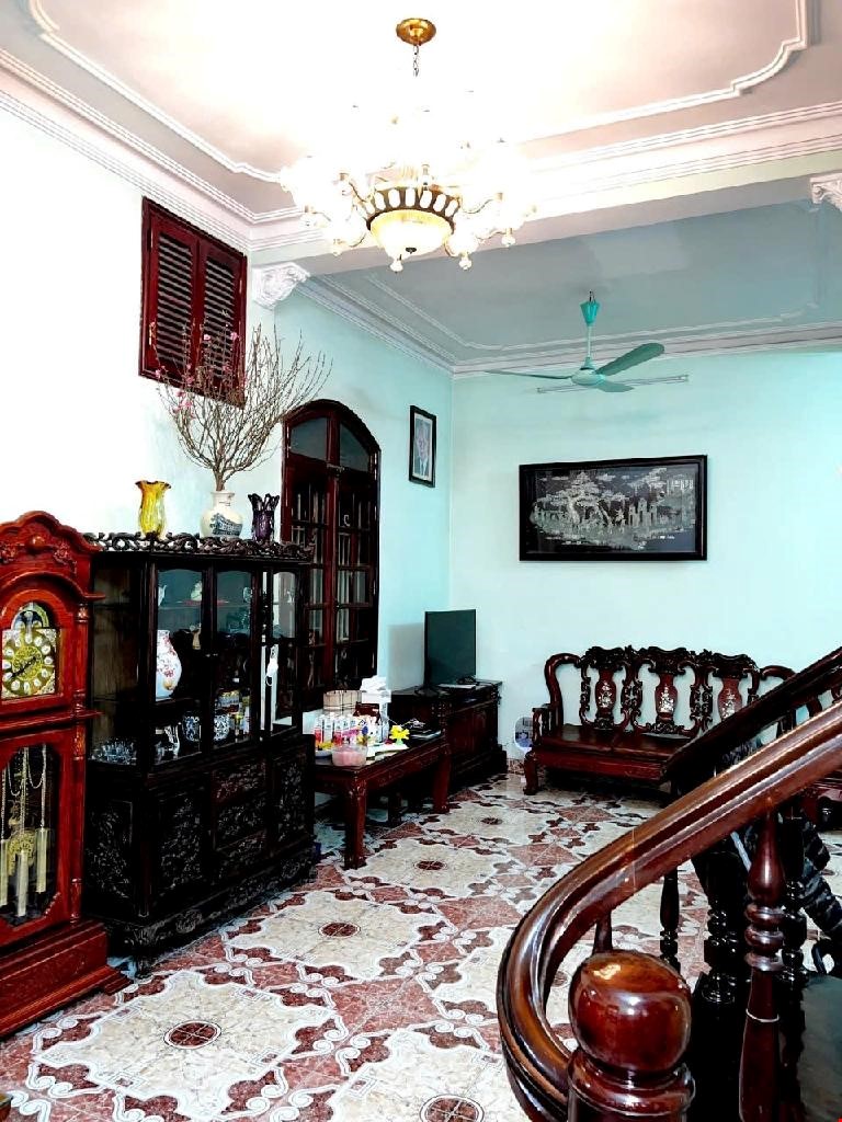 ban-dat-vo-thi-sau-tang-nha-163m-phan-lo-o-to-tranh-dung-do-ngay-dem-hai-ba-trung-pr143088