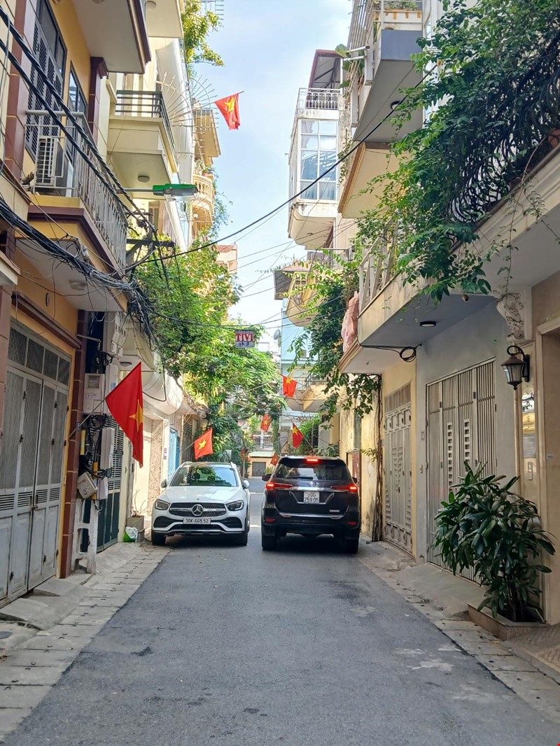 yen-lac-ban-70m-tang-nha-phan-lo-2-o-to-tranh-hai-ba-trung-pr143734