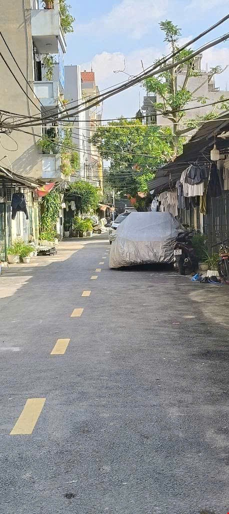 ban-dat-nguyen-khoai-54m-phan-lo-nhieu-o-to-tranh-dung-do-ngay-dem-hoang-mai-pr143970