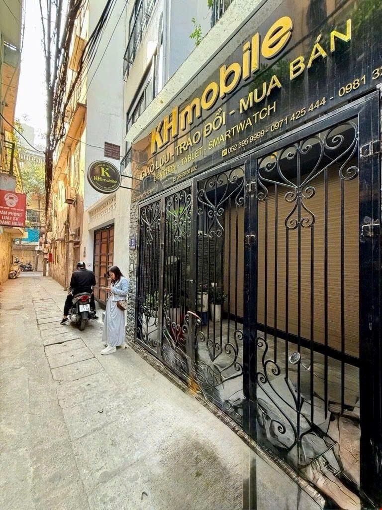 sieu-hiem-tuong-mai-ban-nha-4-tang-dan-xay-o-to-do-cua-2-nha-ra-pho-hai-ba-trung-pr144336