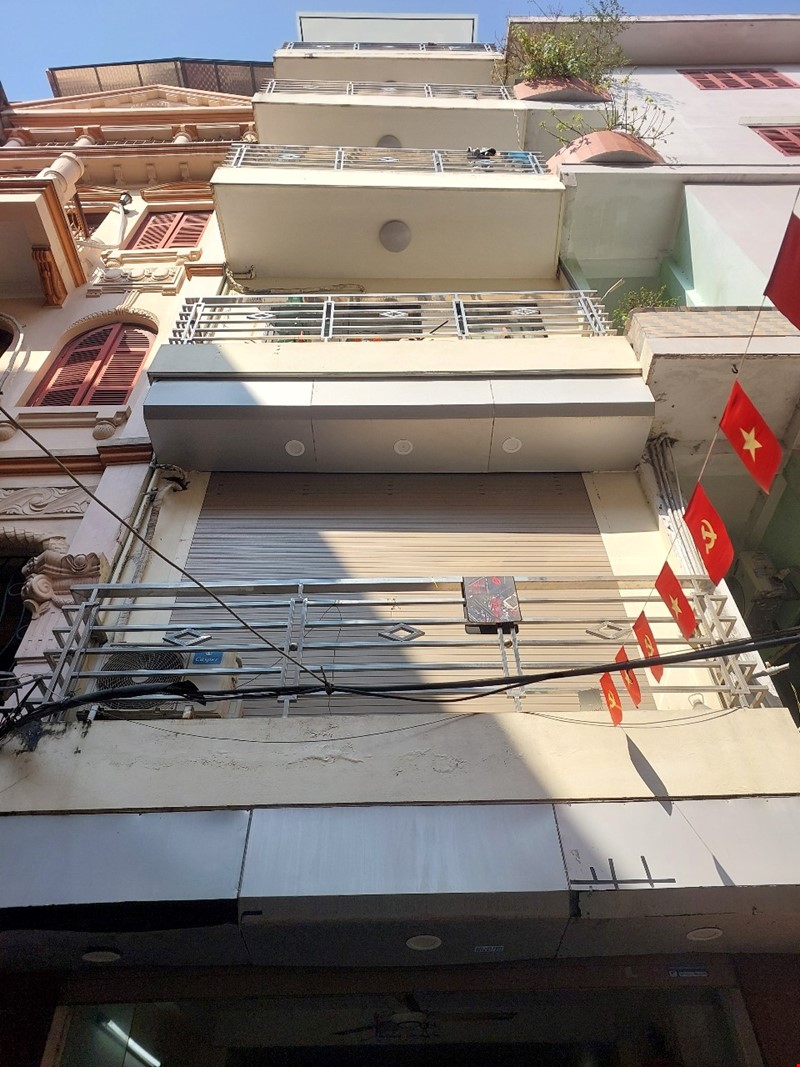 nha-gan-ho-tay-duong-lac-long-quan-ngo-thong-o-ban-co--o-to-vao-nha-pr144331